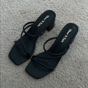 ShoeNTale Black Strappy Block Heel Sandals